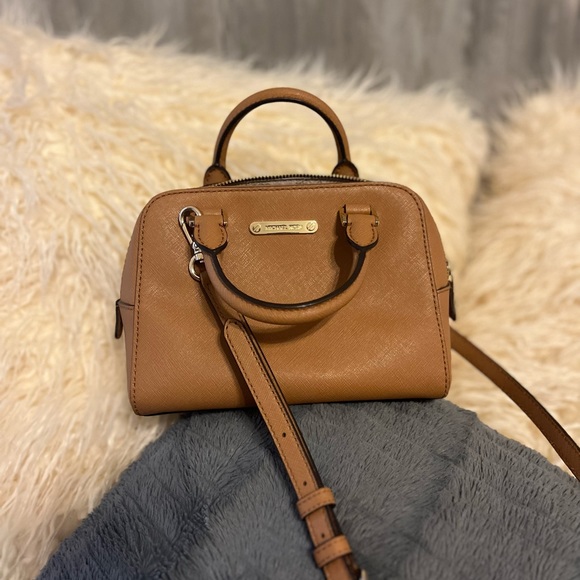 Michael Kors purse - Picture 1 of 7